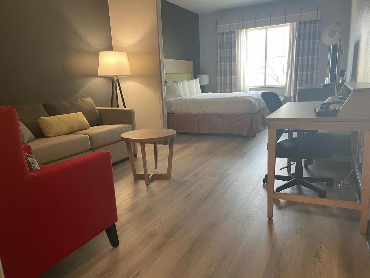 Hotel Country & By Radisson, College Station, Tx 3*