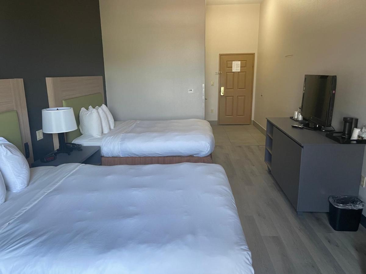 Country & By Radisson, College Station, Tx