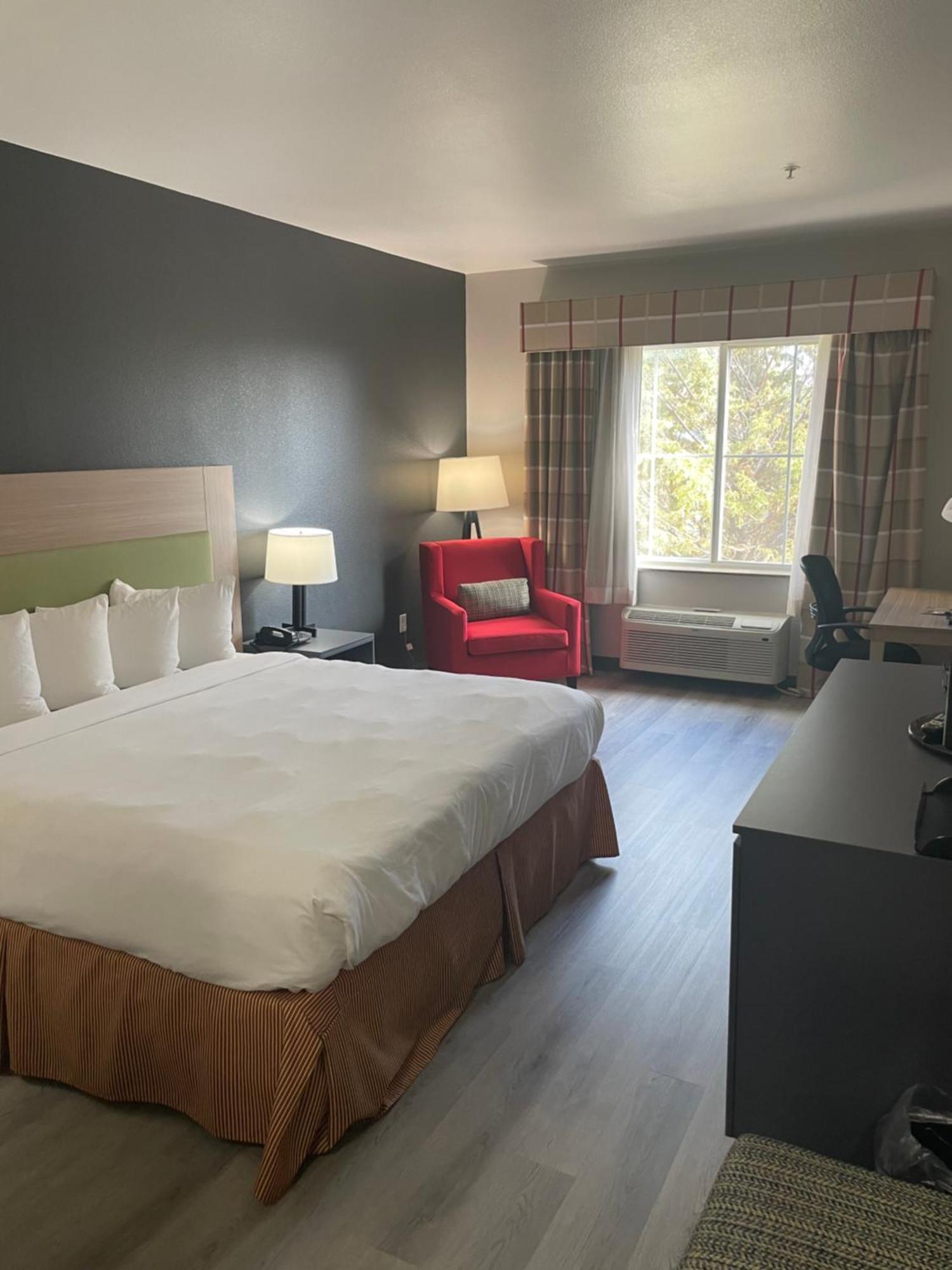 Hotel Country & By Radisson, College Station, Tx 3*