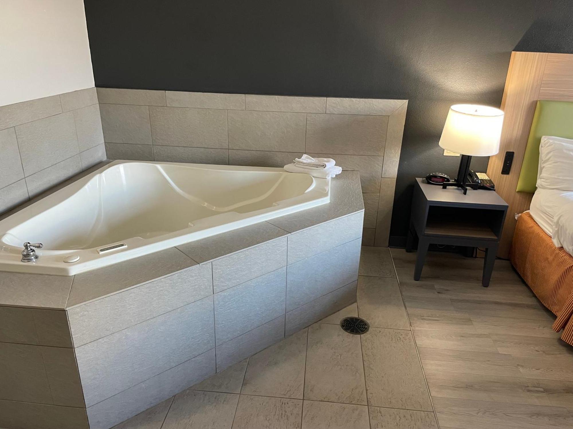 Country & By Radisson, College Station, Tx Hotel