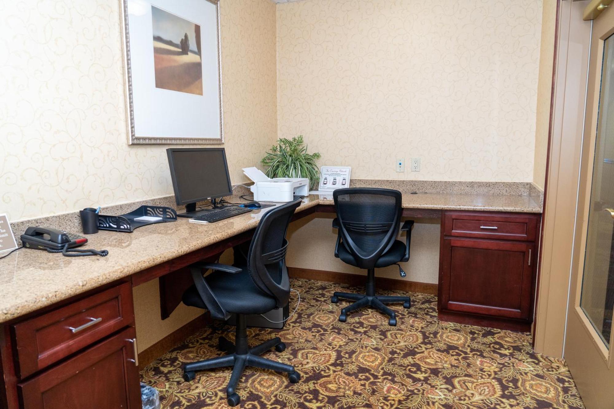 Country & By Radisson, College Station, Tx Hotel