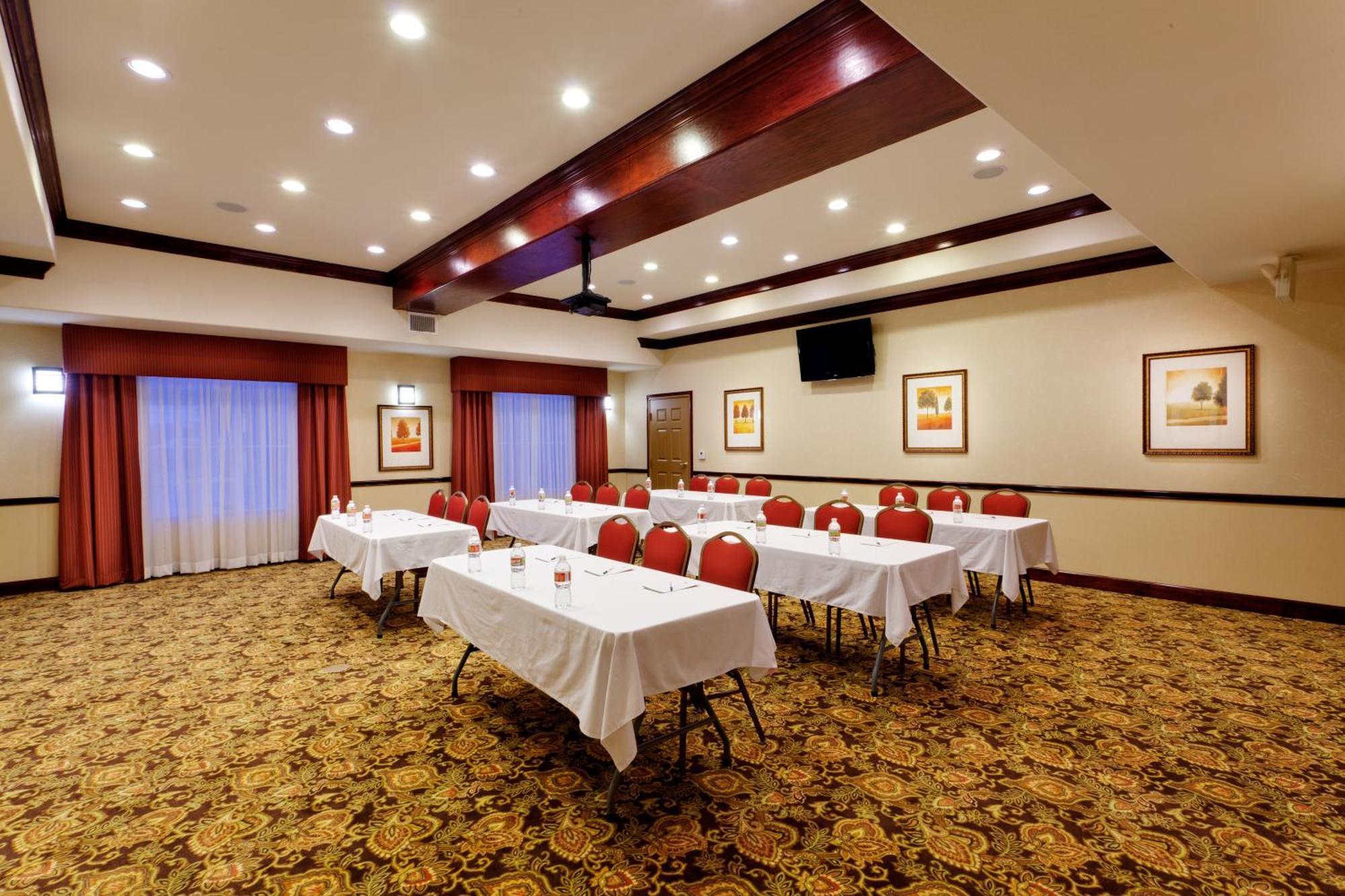 Hotel Country & By Radisson, College Station, Tx 3*