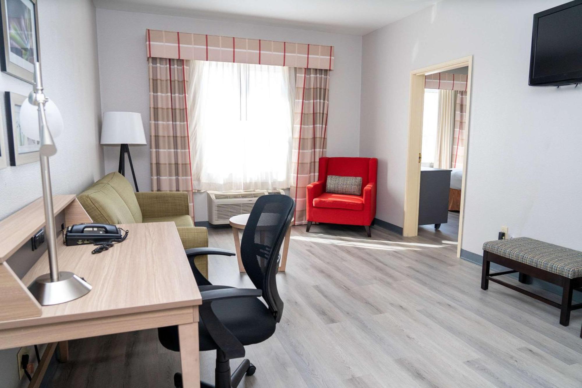 Hotel Country & By Radisson, College Station, Tx 3*