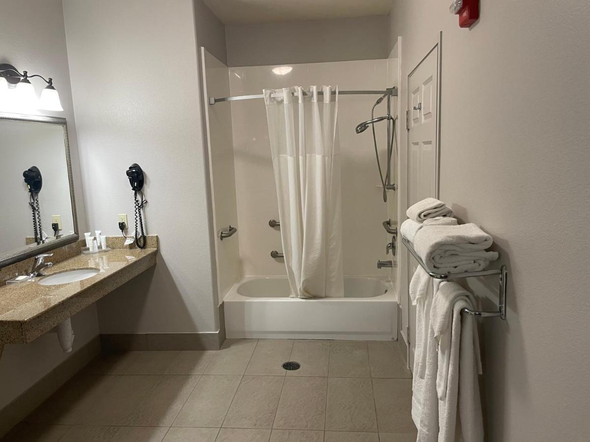 Hotel Country & By Radisson, College Station, Tx