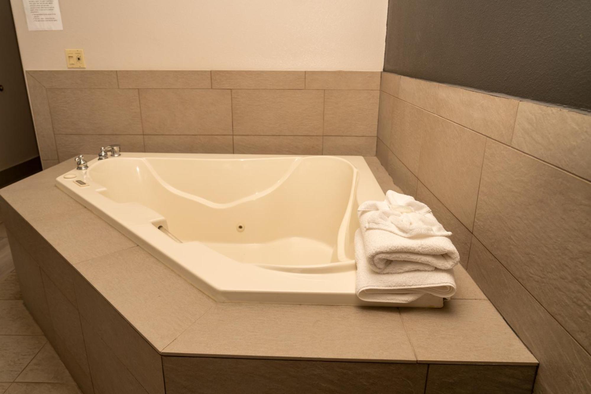 Country & By Radisson, College Station, Tx Hotel